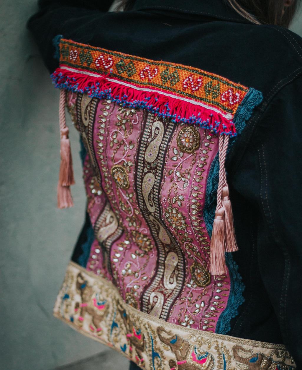 Giacca Levi's Vintage Nera con Ricami e Applicazioni Boho