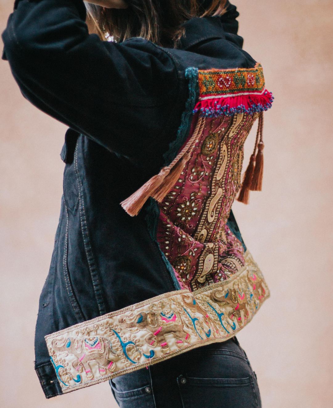Giacca Levi's Vintage Nera con Ricami e Applicazioni Boho