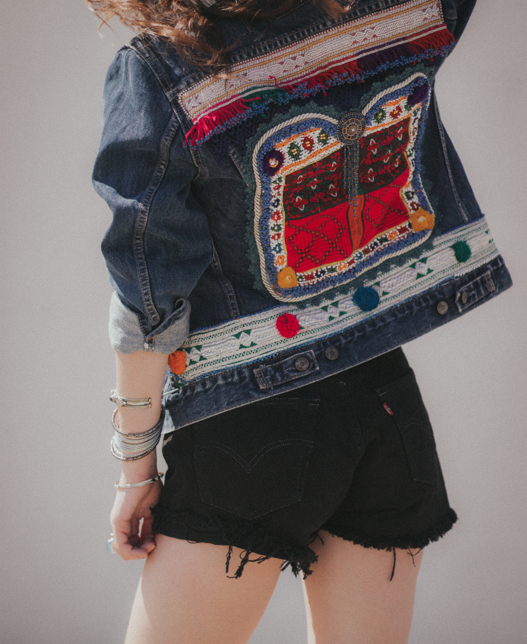 Giacca Levi's Vintage con Ricami e Ornamenti Indiani